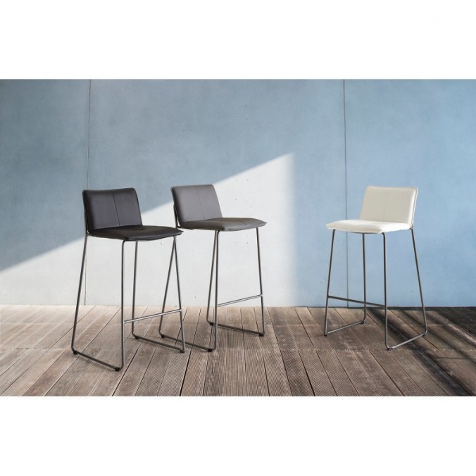 Taburete alto LOU polipiel negro y acero