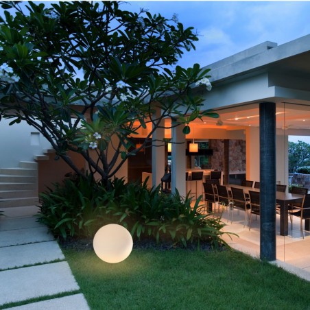 Lámpara pie de exterior bola 30cm serie Avoriaz