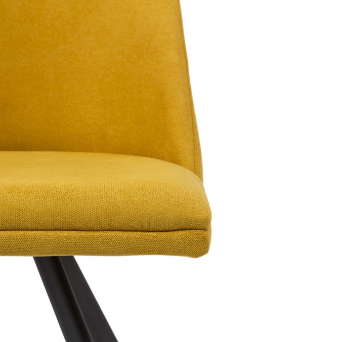 Silla giratoria color mostaza tapizada en tela Silla giratoria color mostaza tapizada en tela