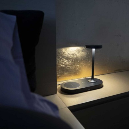 Sobremesa negro luz LED y cargador mávil inducción