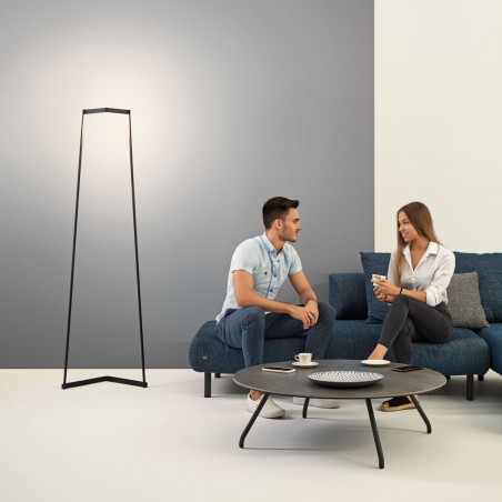 Lámpara de pie Minimal tono negro con luz LED