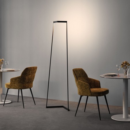 Lámpara de pie Minimal tono negro con luz LED