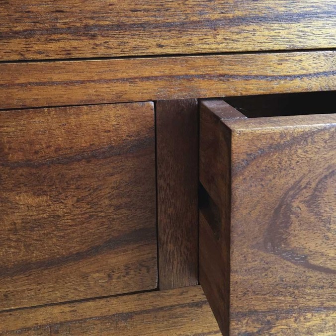 Vitrina baja 3 cajones y 2 puertas estilo colonial mindi 70x35x135h