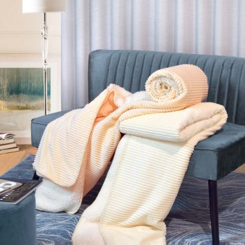 Manta Chennai Natural de tacto suave en tono marfíl - 130x170cm 2