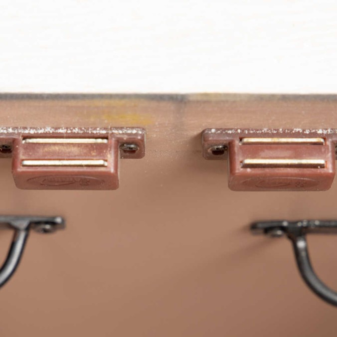 cabinet madera-metal blanco-dorado 100x45x160 cm