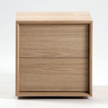 Mesita de noche 40x34x40h fabricada en roble macizo 2