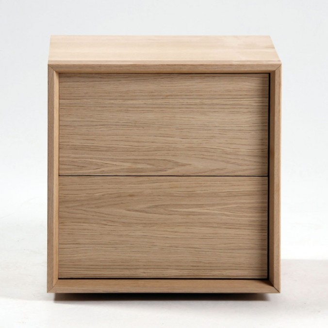 Mesita de noche 40x34x40h fabricada en roble macizo