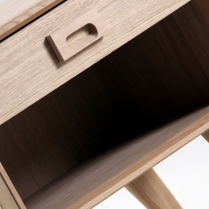 Mesita de noche estilo nórdico 50cm en roble macizo