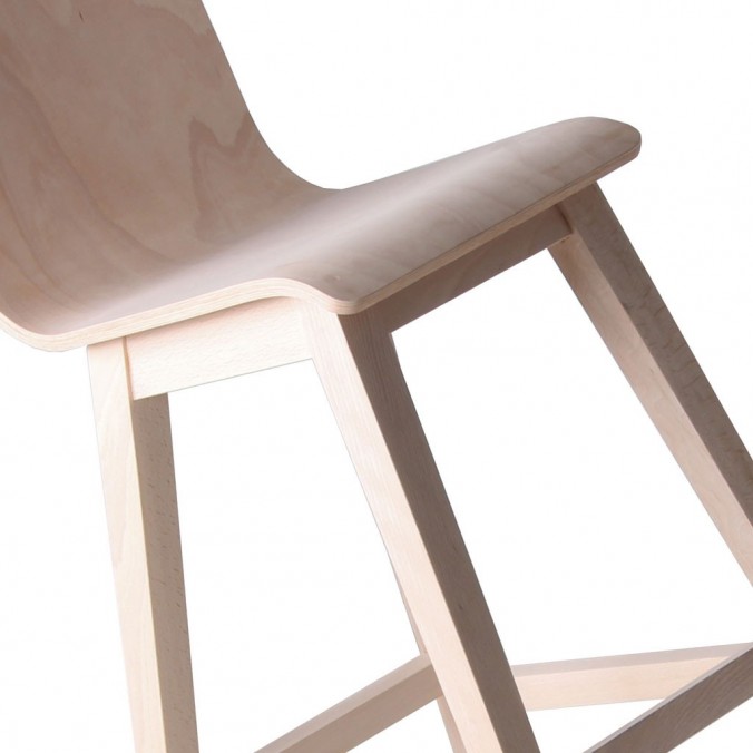 Silla alta estilo nórdico madera de haya maciza. Silla alta estilo nórdico madera de haya maciza.