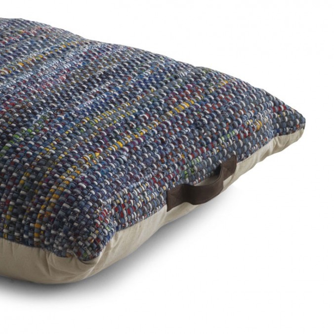 Cojín con asa de piel  tejido multicolor 75x75cm