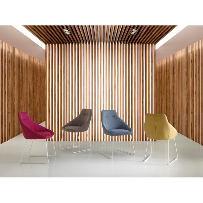 Silla diseño ALBA tapizado fucsia y patas color blanco Silla diseño ALBA tapizado fucsia y patas color blanco